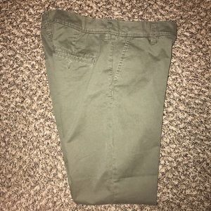 PERFECT CONDITION MOSS GREEN PANTS SIZE  27/28 MEN